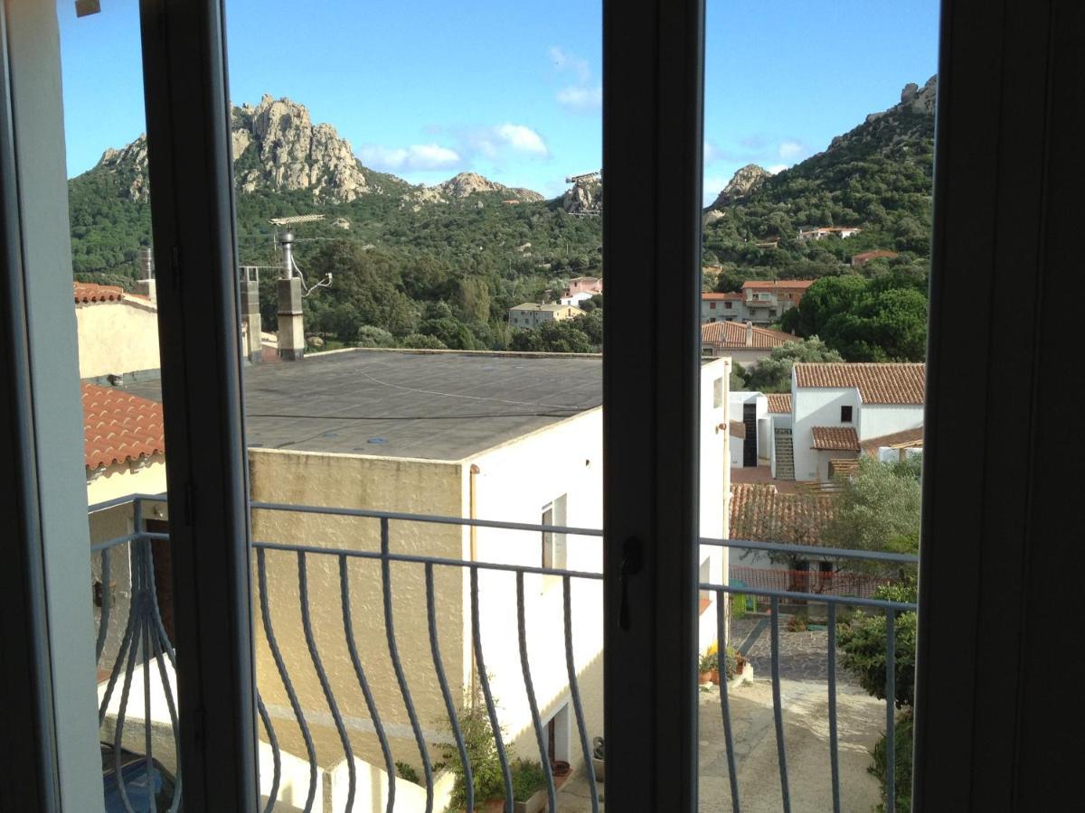 Antica Dimora La Corona San Pantaleo Exterior foto